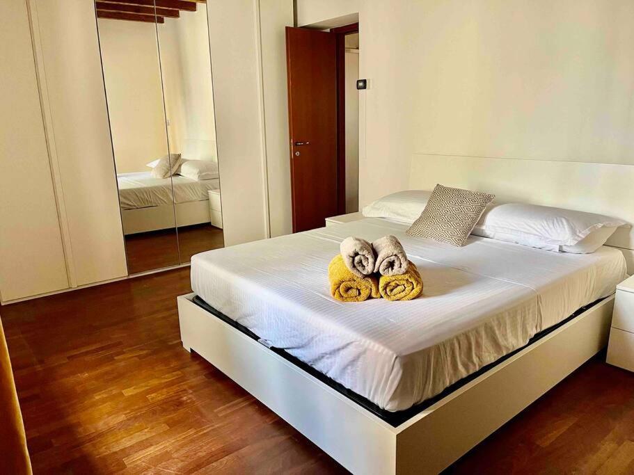 Suite In Bg Centro Con Netflix Bérgamo Exterior foto